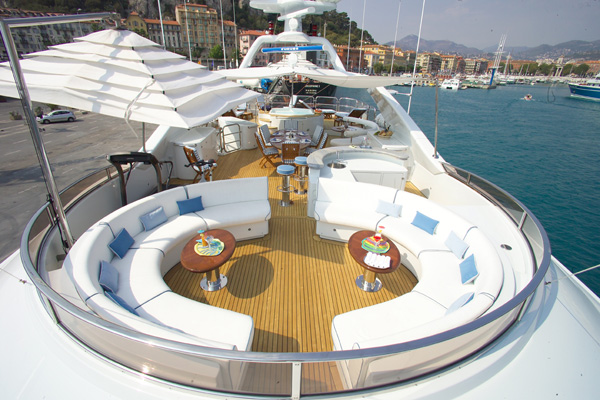 who owns domani yacht